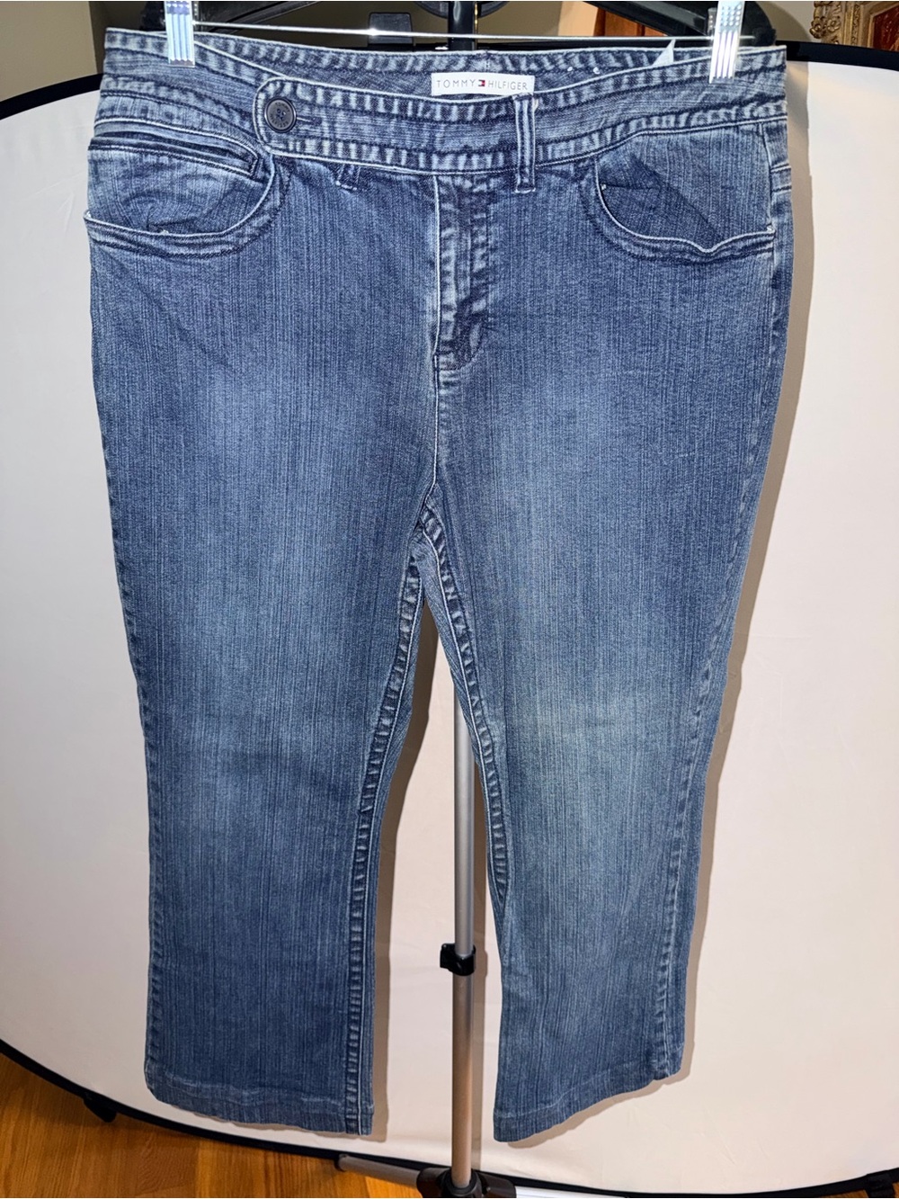 Tommy Hilfiger Women's Medium Blue Cropped Jeans